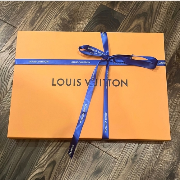 All new autentisk Louie Vitton skarf - Picture 2 of 5